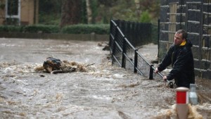 Homes evacuated amid heavy rain. Photo credit: www.bbc.com