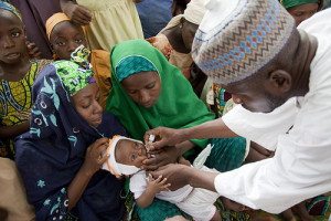 Polio immunisation. Photo credit: comminit.com