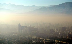 A view of the Chilean capital under a heavy layer of smog. Photo credit: Reuters