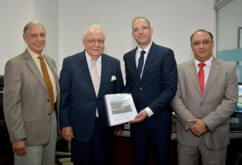 Executive Director of Climate Change and Viceminister of Energy Ernesto Vilalta, Minister of Energy and Mines Antonio Isa Conde, Worldwatch Climate and Energy Director Alexander Ochs, and Secretary of State and Vice-President of the National Council for Climate Change Omar Ramírez