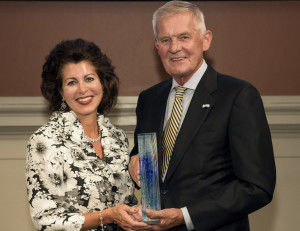Jacqueline Hinman, Chairman and CEO of CH2M (left), receiving the award from SIWI Chairman Peter Forssman in Stockhlom, Sweden