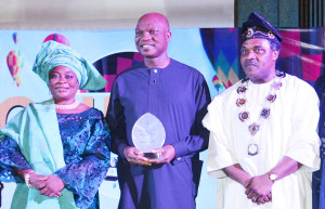 Managing Director of The Shell Petroleum Development Company of Nigeria Ltd (SPDC), Mr. Osagie Okunbor (centre), with a Special Recognition Award presented to him by the Chartered Institute of Personnel Management, Nigeria at their 47th annual conference on October 15 in Abuja. He is flanked on the left by the Treasurer, CIPM, Mrs. Ifeoma Adeniji, and the President, Mr. Tony Arabome.