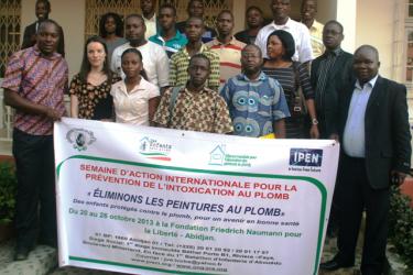 The Jeunes Volontaires Pour L’environnement Cote d'Ivoire family. Photo credit: ipen.org