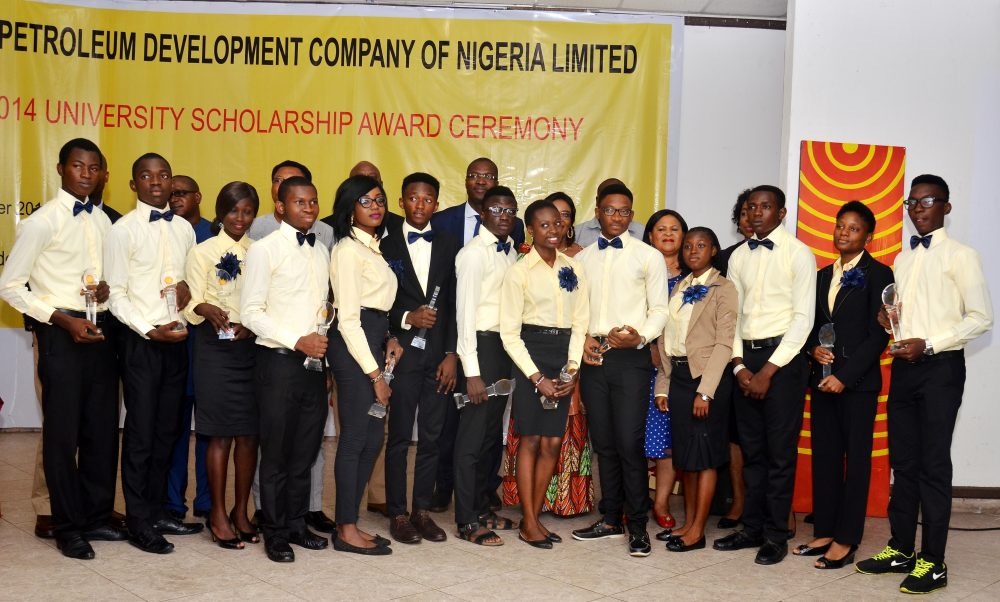 General Manager External Relations, Shell Petroleum Development Company of Nigeria JV, Igo Weli (back row right), parents and top 15 beneficiaries of the 2013/2014 SPDC JV University Scholarship award in Port Harcourt recently.