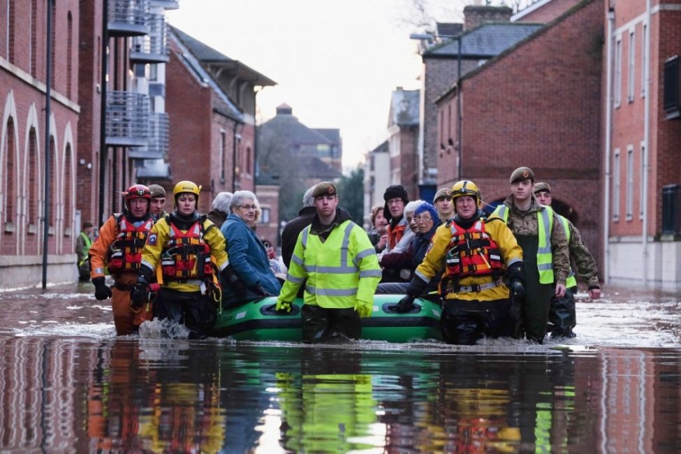 Members of Cleveland Mountain Rescue and soldiers from 2 Battalion The Duke of Lancasters Regiment assist members of the public as they are evacuated. Photo credit: www.ibtimes.co.uk 