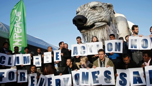Greenpeace campaigners demanding a just climate deal in Paris. Photo credit: Reuters