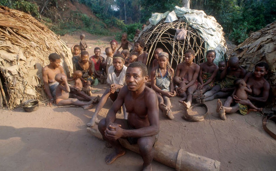 Pygmy communities who have lost their traditional livelihoods and lands find themselves at the bottom of ‘mainstream’ society. Photo credit: Salomé/Survival