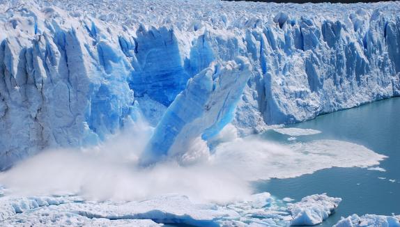 The disappearance of glaciers is considered by scientists as one of the clearest signs of climate change. Photo credit: beforeitsnews.com