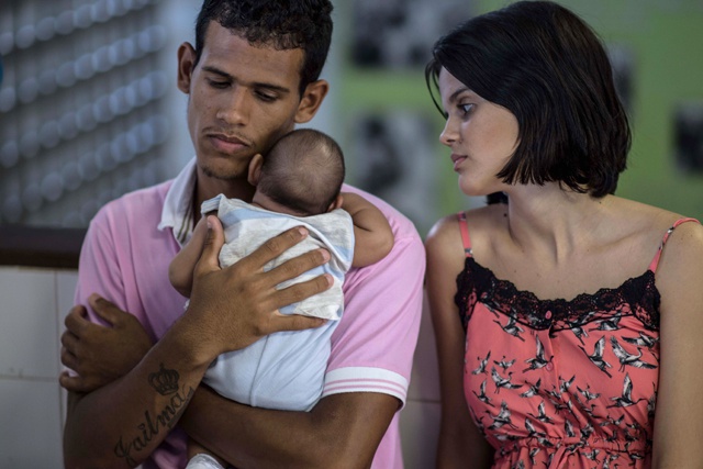 Matheus Lima,22, and Kleisse Marcelina,24, tend their two-month-old son Pietro suffering from microcephalia caught through an Aedes aegypti mosquito bite, at the Obras Sociais Irma Dulce hospital in Salvador, Brazil on January 27, 2016. Phto credit: AFP/Christ Photo 