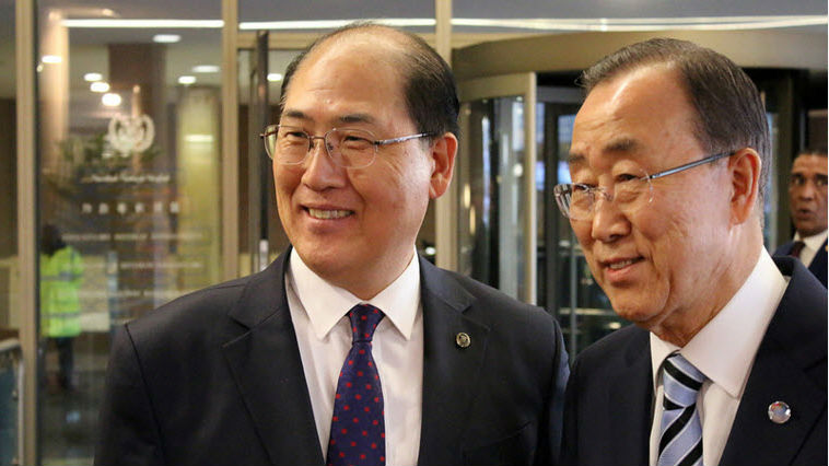 UN secretary-general Ban Ki-moon, right, meets IMO secretary-general Kitack Lim during his visit to IMO headquarters in London
