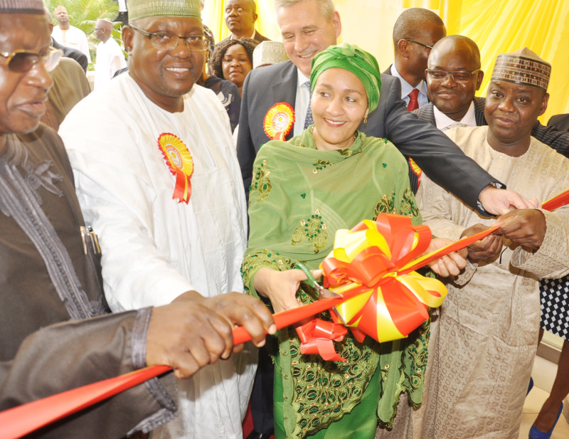 L-R: Minister of State for Environment, Alhaji Ibrahim Jibrin; Executive Director, Imani & Sons Nigeria Limited, Alhaji Suleiman Abubakar; Minister of Environment, Amina Mohammed; Director, Shell Nigeria Closed Pension Fund Administrator (SNCPFA), Mr. Guy Janssens; SNCPFA Managing Director, Mr. Akeeb Akinola; and the Managing Director, Abuja Investment Company Limited, Dr. Musa AHmed Musa, at the inauguration of the Imani-Shell Estate Phase 2 in Abuja ...on Monday, May 21