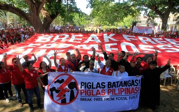 Break Free from Anti-fossil fuels action in Batangas, Philippines, 4 May, 2016