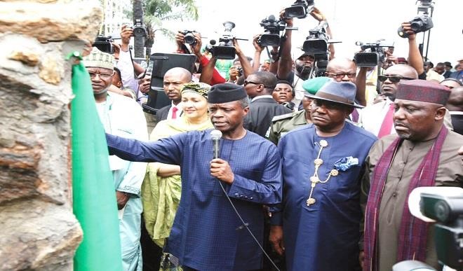 From right: Gov. Rochas Okorocha of Imo; Gov. Nyesom Wike of Rivers; Vice President, Prof. Yemi Osinbajo; and Minister of Environment, Mrs Amina Mohammed, during the launch of ‘Clean-up of Ogoniland and other oil-spill affected communities in the Niger Delta’ at Bodo Town in Gokana Local Government Area of Rivers State 
