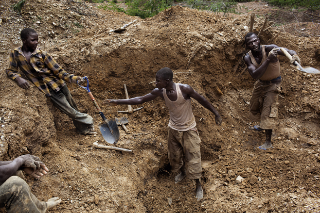 Men work in the mines where they dig deep to find the rock and then crush these rocks to find the gold ore. Inside the rocks there is also deposits of other metals, one being lead which is poisoning children. Photo credit: sweetcrudereports.com