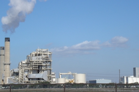 Huntington Beach natural gas fired power plant. Photo credit: FLICKR