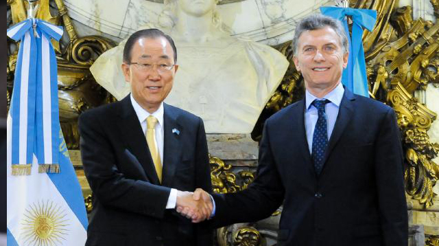 Argentine President Mauricio Macri (right) and Secretary General of the United Nations Ban Ki-moon shake hands after delivering a joined statement at the Casa Rosada government house in Buenos Aires, Argentina on Monday August 8, 2016. Photo credit: Télam