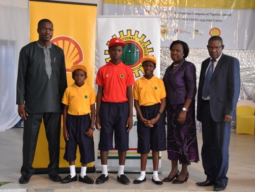 L-R: General Manager, External Relations of SPDC, Mr. Igo Weli; Master Anioki Godfirst (Bayelsa State Beneficiary); Master Ibojoh Godwin (Delta state scholarships beneficiary); Miss Blessing Chioma Eric (Rivers State beneficiary); Mrs. Elizabeth E. Alagoa, Director for Secondary Education – Bayelsa State Ministry of Education; and Dr. Moses Bragiwa, Director for Basic and Secondary Education – Delta State Ministry of Education, in Port Harcourt.