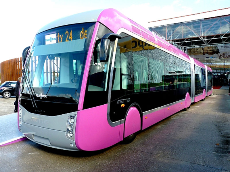 The Bus Rapid Transit of Metz uses a diesel-electric hybrid driving system, developed by Belgian Van Hool manufacturer. Photo credit: Wikipedia