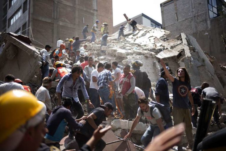 Dozens dead in powerful Mexico quake