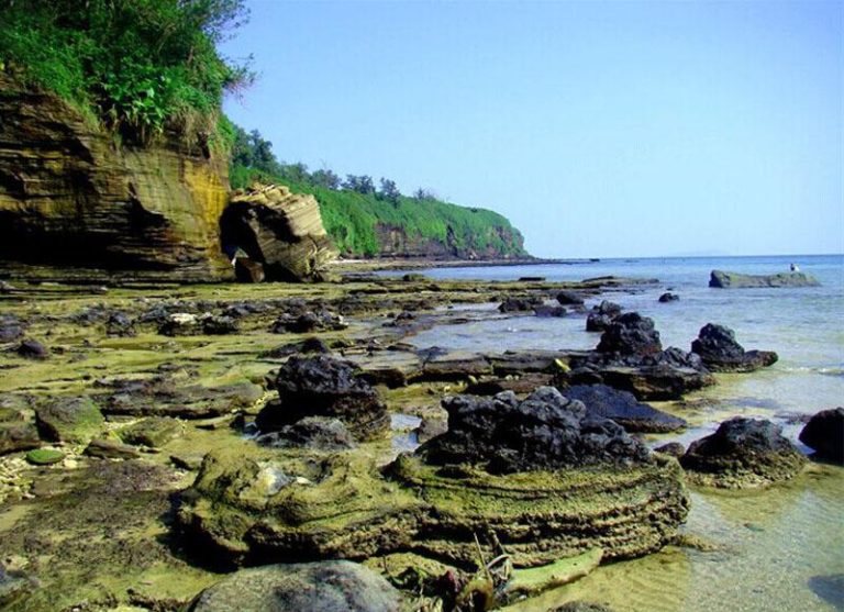 China bans plastics, petrol vehicles on volcanic island