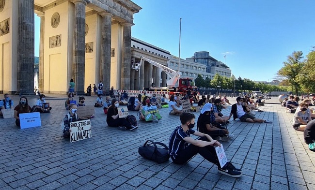 Brandenburg Gate climate strike