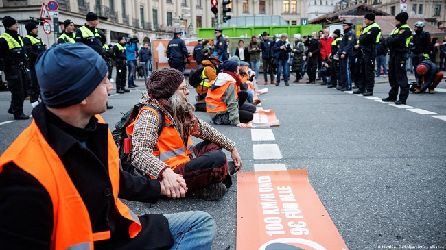 Die störenden Klima-Aktivisten der „Letzten Generation“ sind Agenten des Staates, die eine weitreichende Lizenz zum Stören und Vandalisieren erhalten haben, um die grüne Agenda zu fördern
