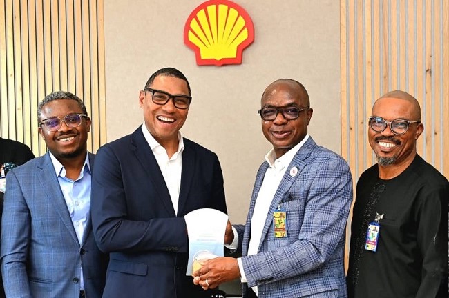 Petroleum technologists honour Shell boss with Award of Excellence